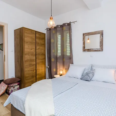 Pansion Arte Zvrko Apartment