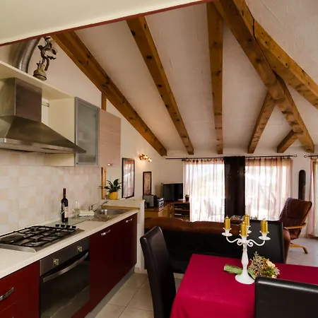 Apartment Pansion Arte Zvrko Zvekovica